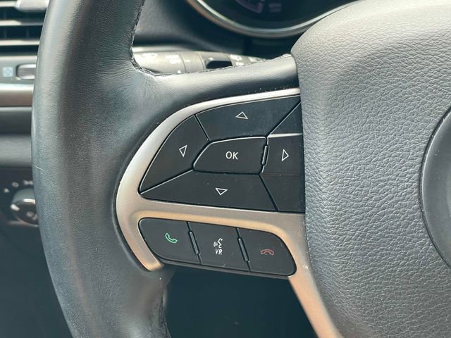 Used 2020 Jeep Grand Cherokee Altitude AWD/4WD image 15