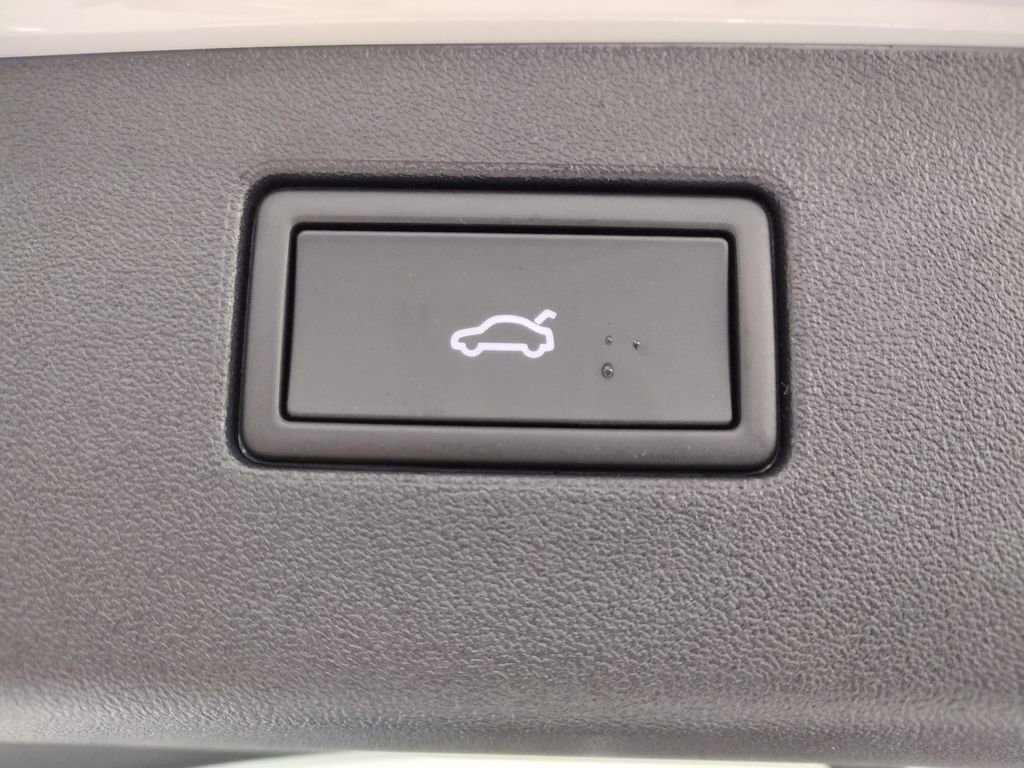 New 2026 Volkswagen Tiguan SE image 18