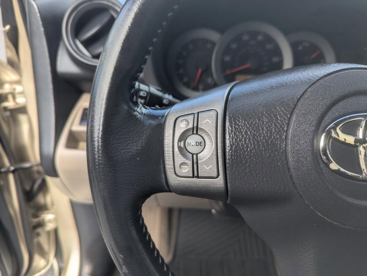 Used 2008 Toyota RAV4 Limited AWD/4WD image 17