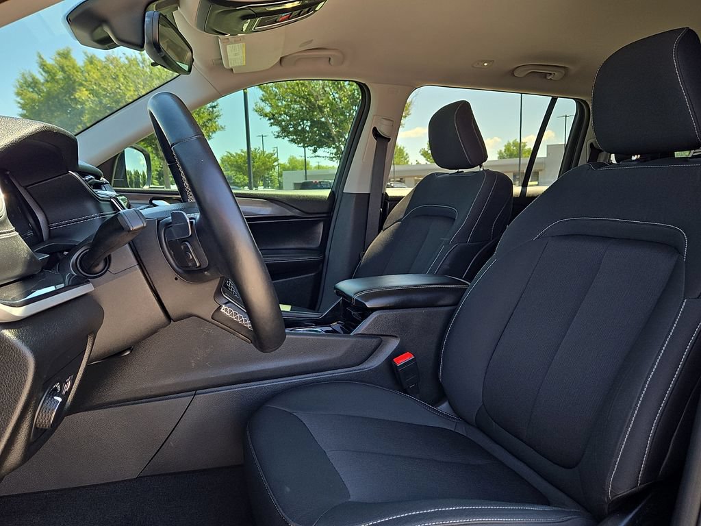 Used 2022 Jeep Grand Cherokee L Laredo w/ Luxury Tech Group I AWD/4WD image 15
