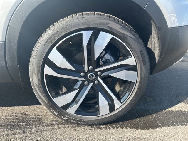 Certified 2025 Volvo XC40 B5 Plus image 9