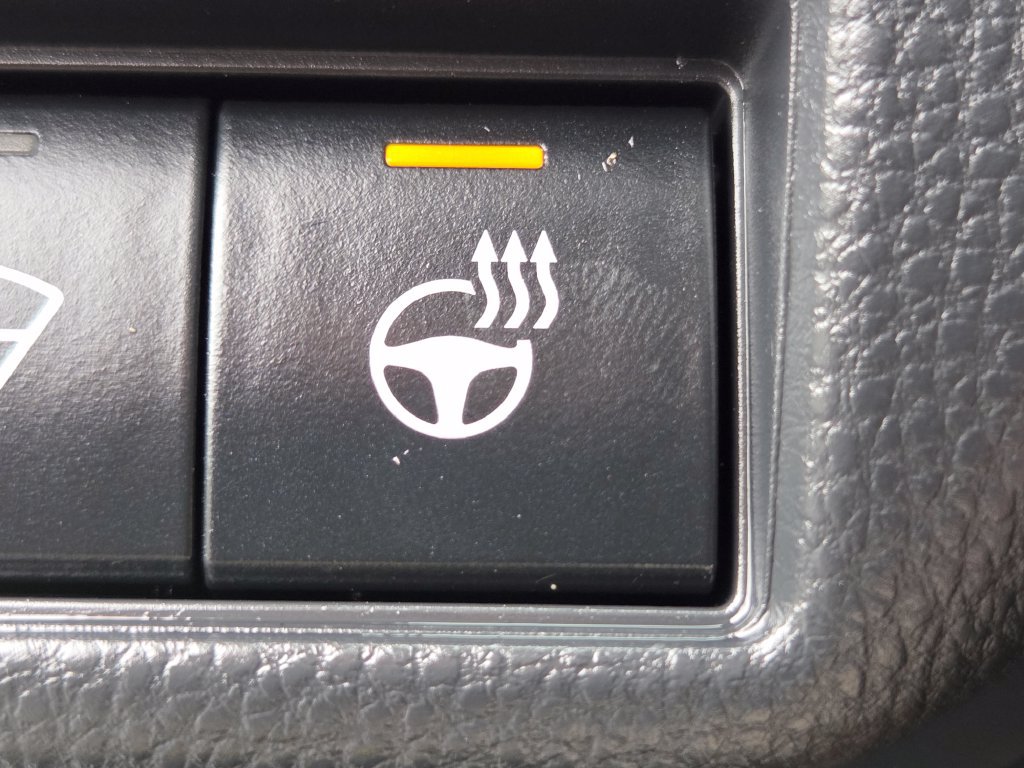 Used 2023 Toyota Prius XLE AWD/4WD image 5