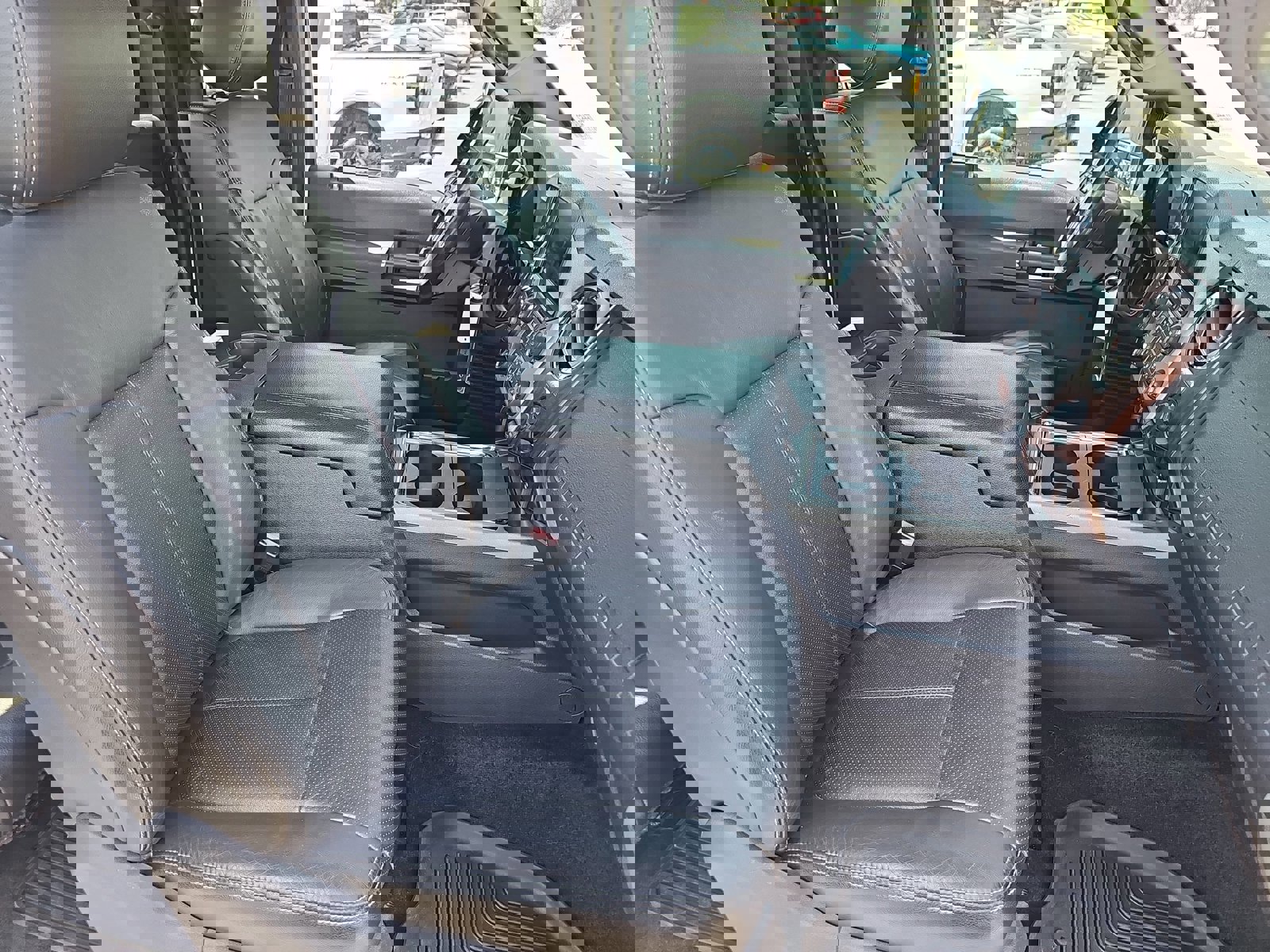 Used 2015 Ford F250 Lariat w/ Chrome Package image 9