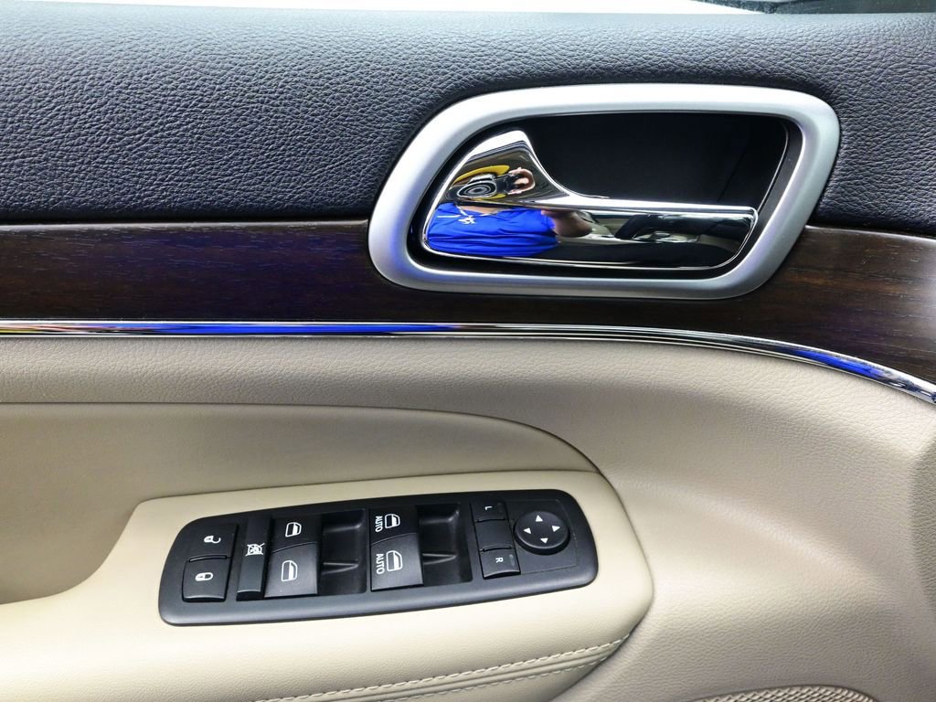 Used 2018 Jeep Grand Cherokee Limited image 17