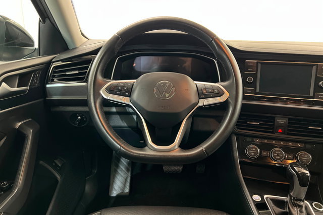 Used 2024 Volkswagen Jetta SE FWD image 12