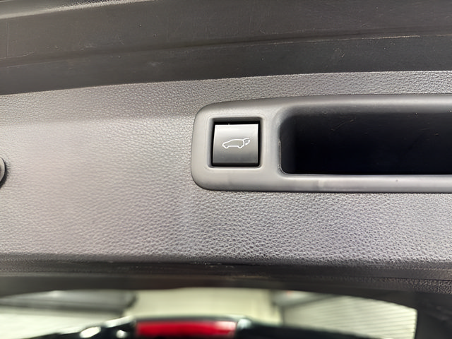Used 2022 Toyota Highlander XSE FWD image 38