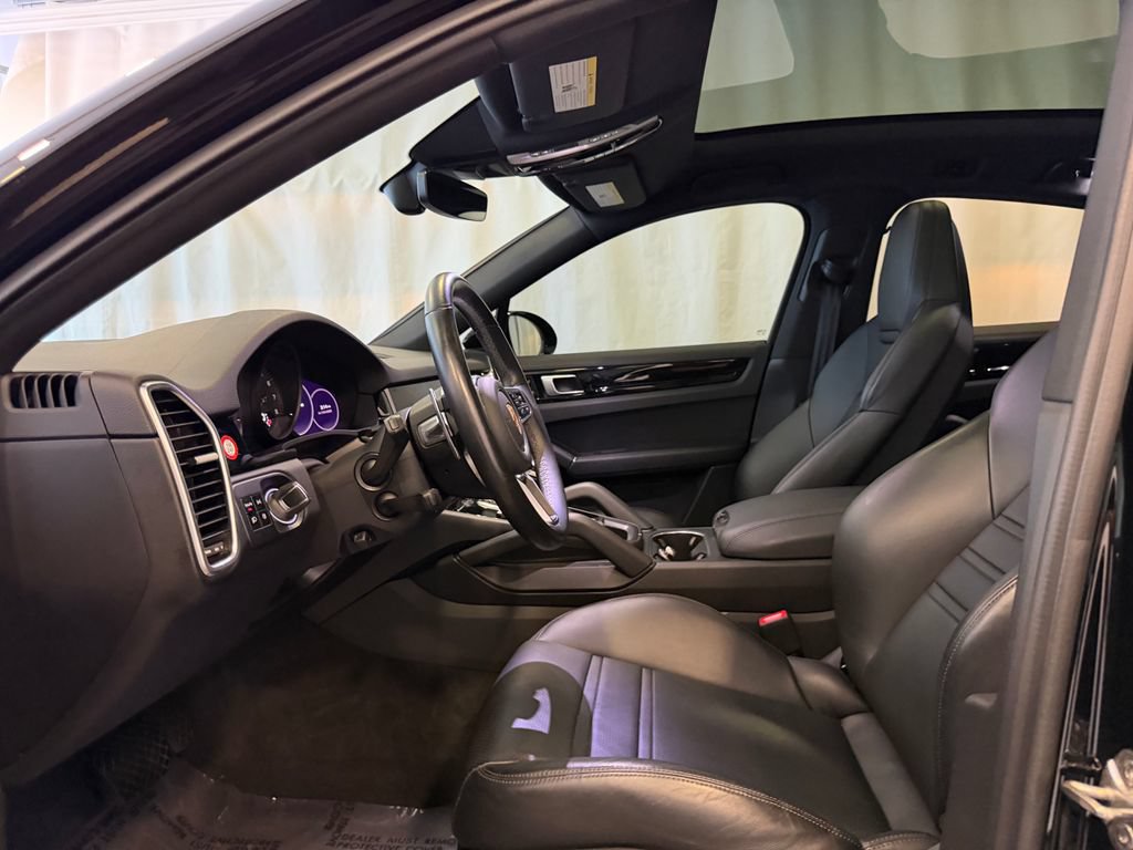 Certified 2021 Porsche Cayenne Coupe AWD/4WD image 5