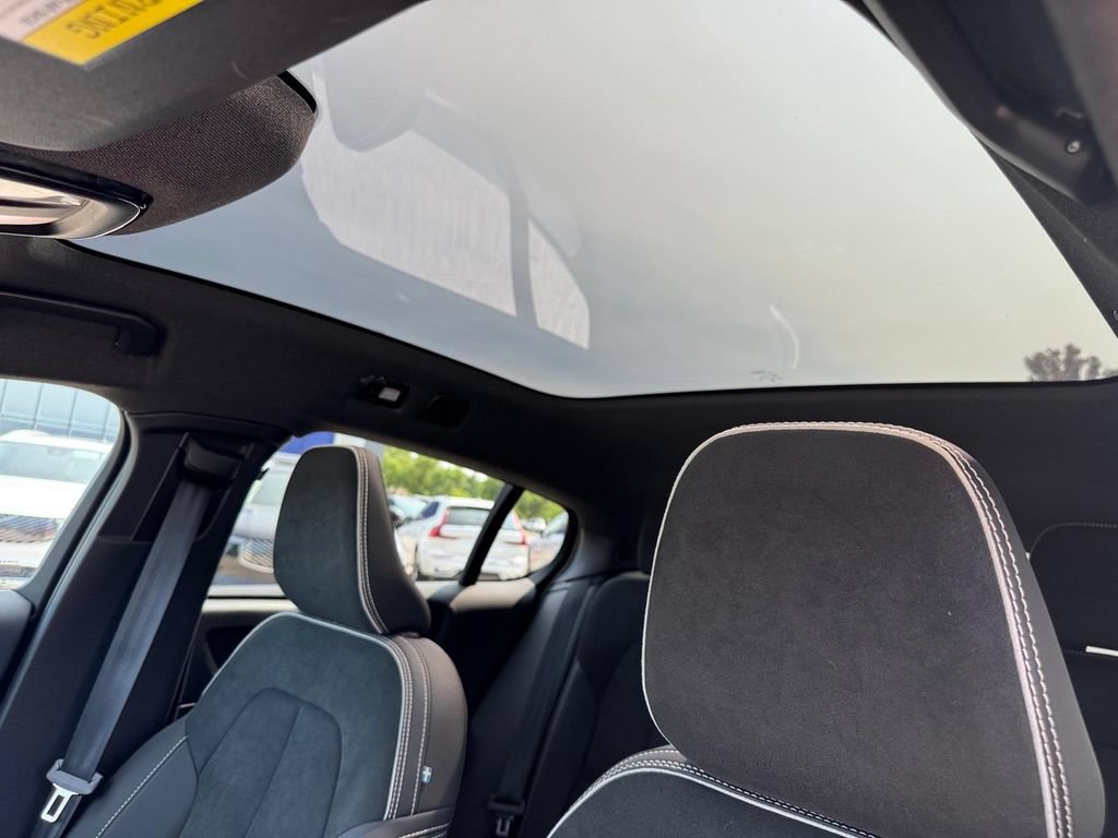 Certified 2023 Volvo C40 P8 Recharge Plus w/ Climate Package AWD/4WD image 7