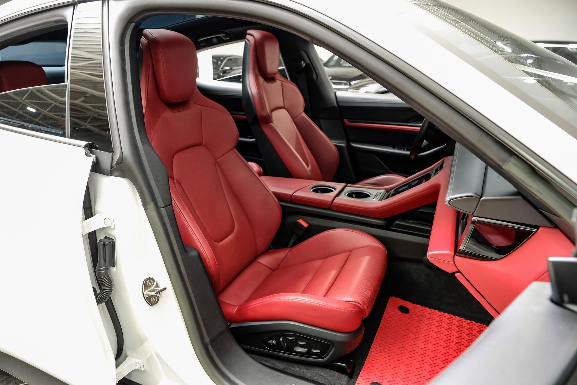 Used 2023 Porsche Taycan image 35