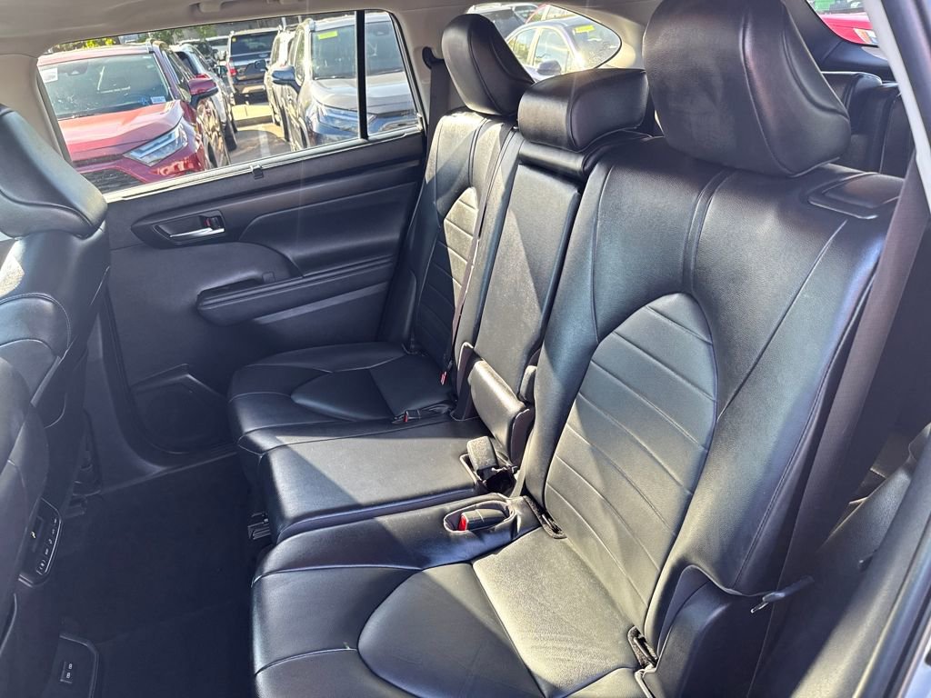 Used 2022 Toyota Highlander XLE image 39