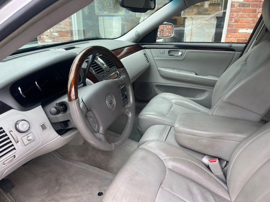 Used 2009 Cadillac DTS w/ Trunk Convenience Package FWD image 8