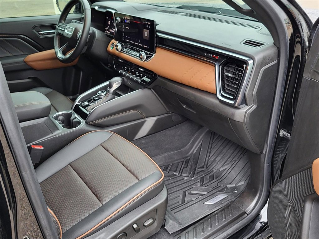 Used 2024 GMC Canyon AT4 w/ AT4 Premium Package image 9