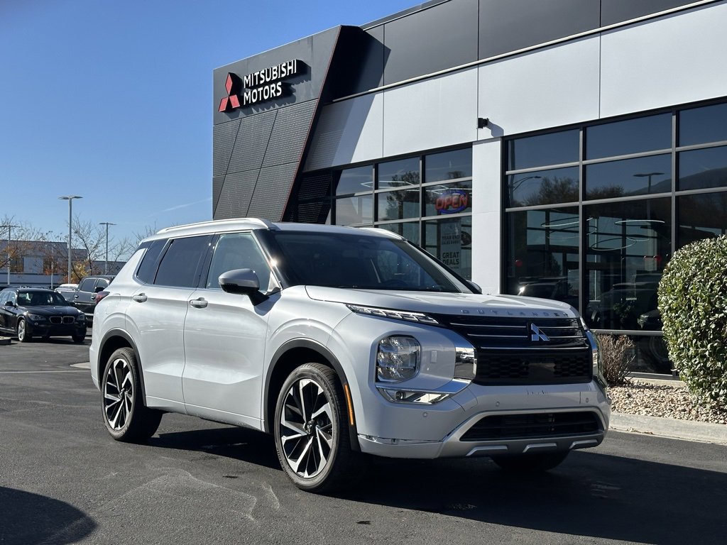 Used 2024 Mitsubishi Outlander SEL image 1