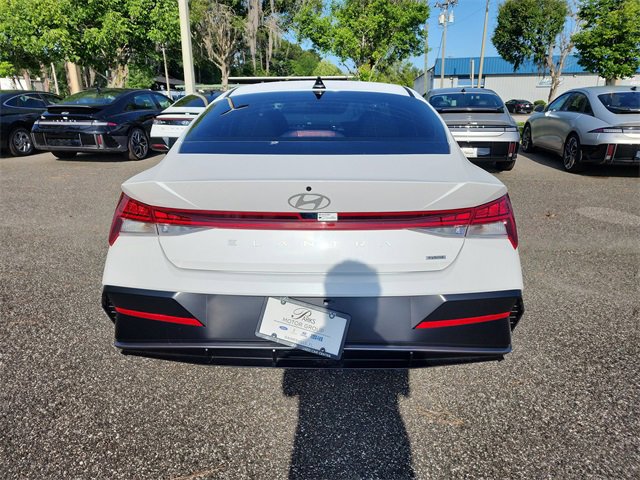 New 2025 Hyundai Elantra Limited image 4