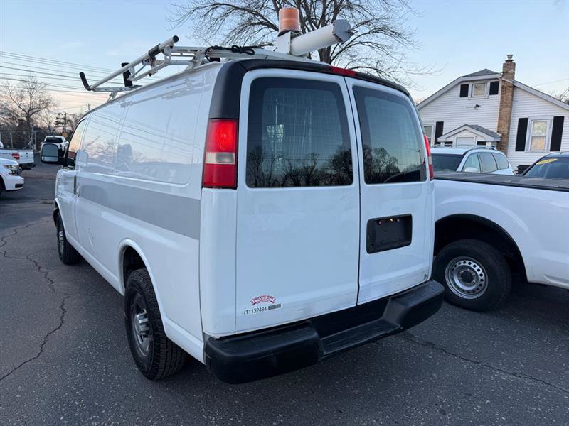 Used 2011 Chevrolet Express 2500 image 2