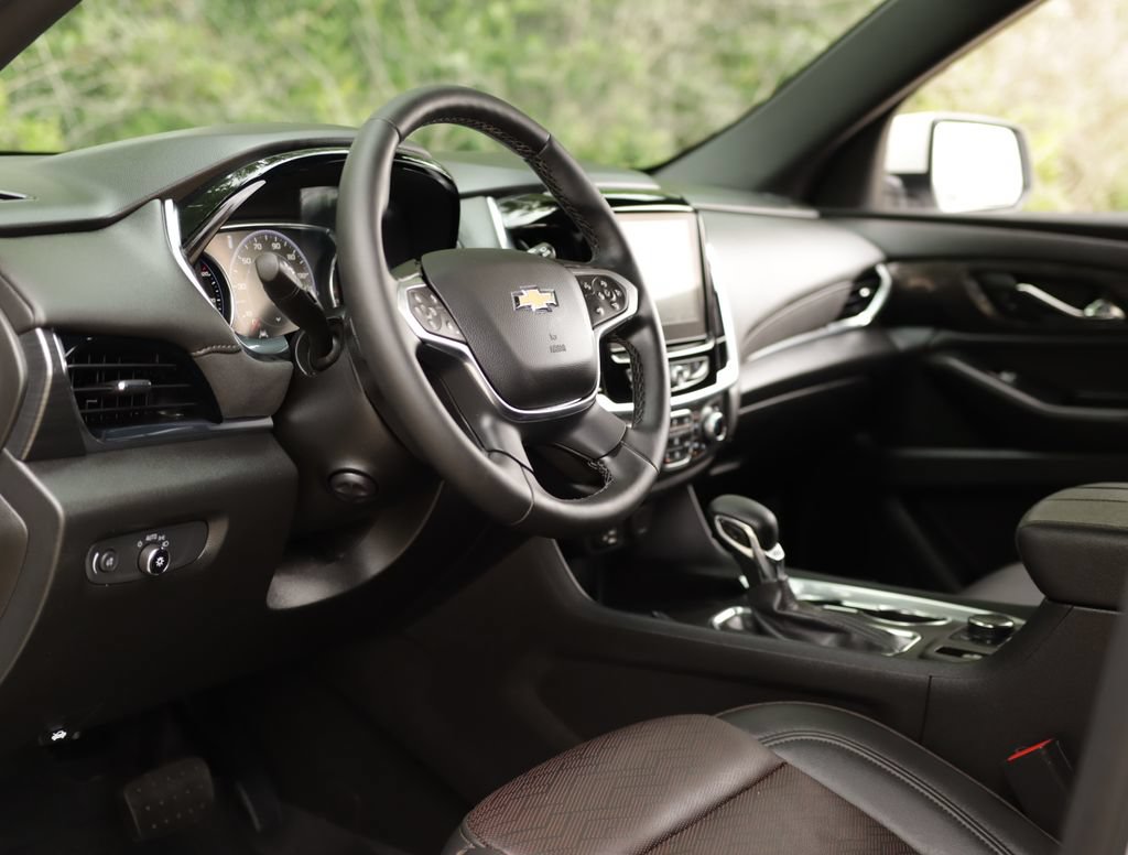Used 2023 Chevrolet Traverse High Country w/ LPO, Floor Liner Package AWD/4WD image 9