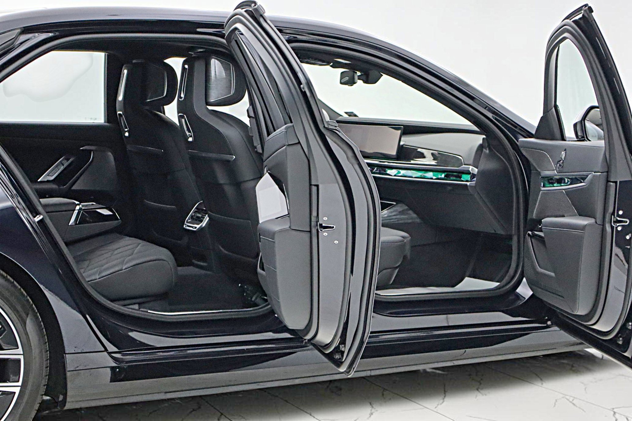 Used 2023 BMW i7 xDrive60 image 12