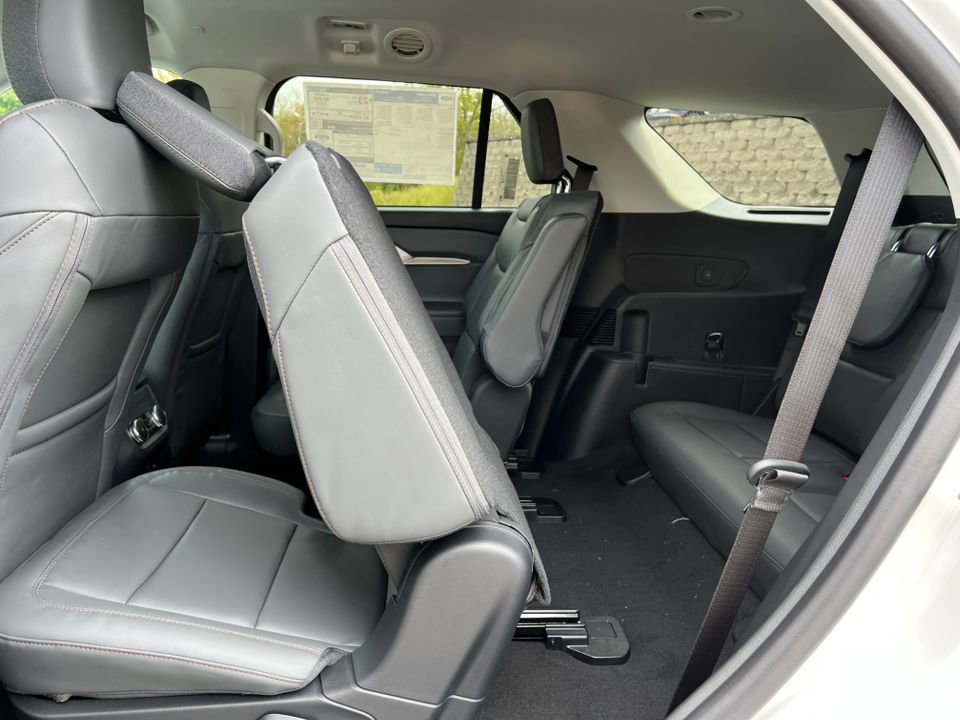 Used 2026 Ford Explorer Active w/ Active Comfort Package image 6