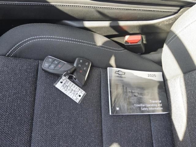 Used 2025 Chevrolet Traverse LT w/ Driver Confidence Package image 2