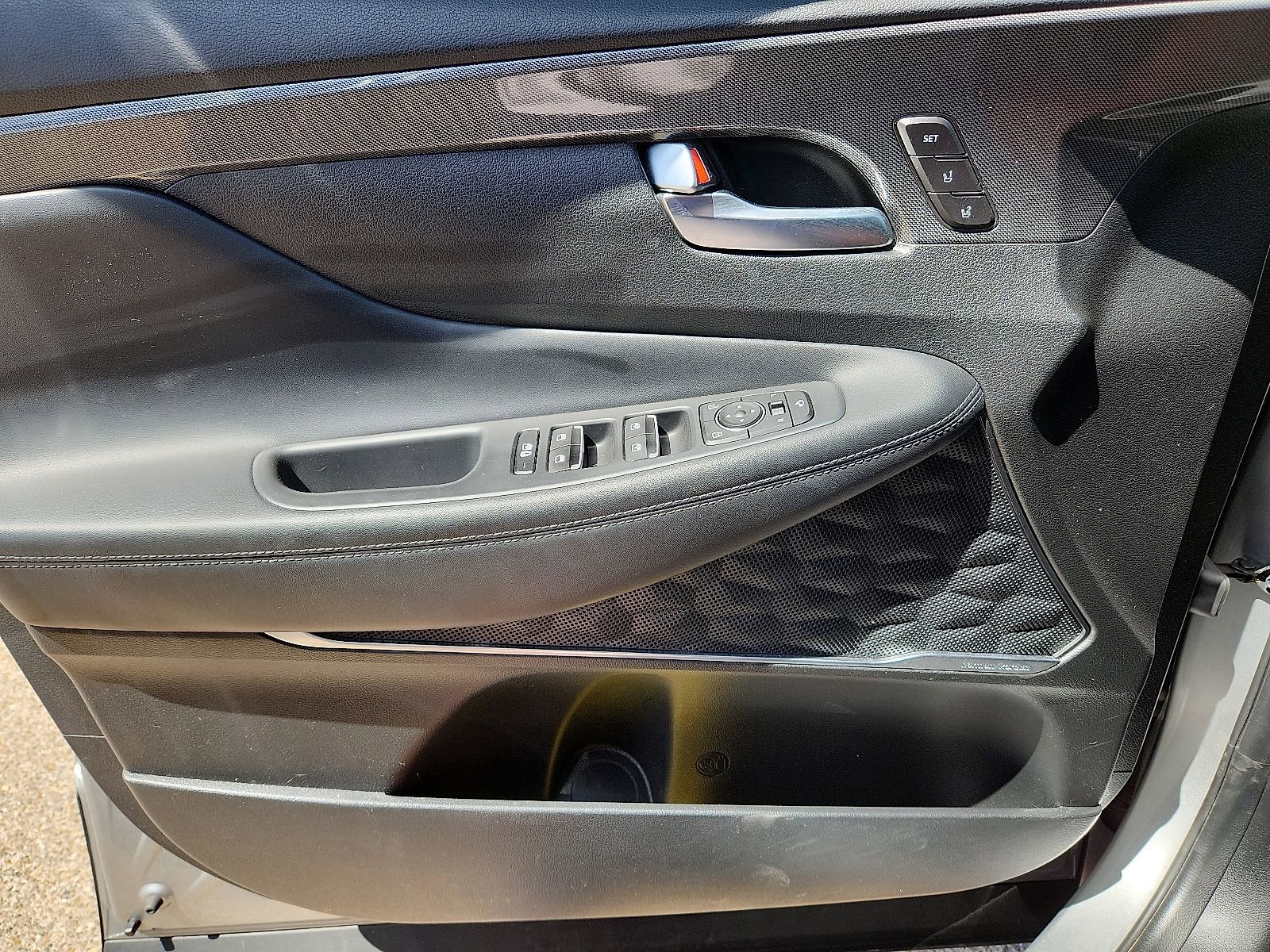 Used 2022 Hyundai Santa Fe Limited FWD image 15