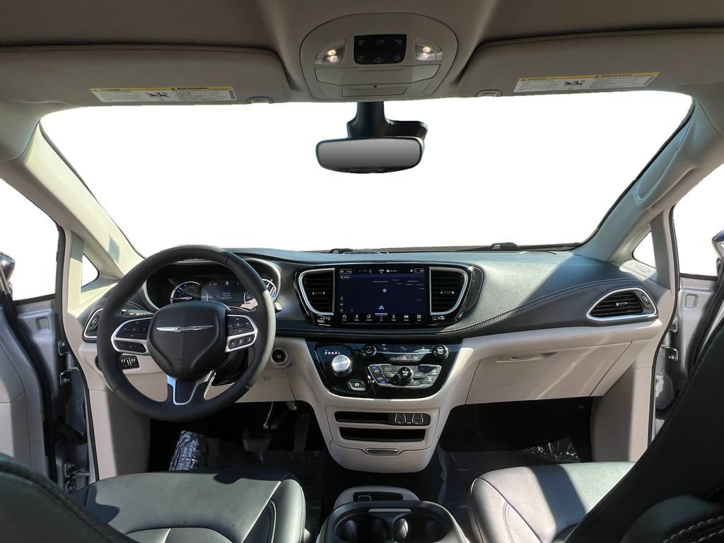 Used 2024 Chrysler Pacifica Limited FWD image 13