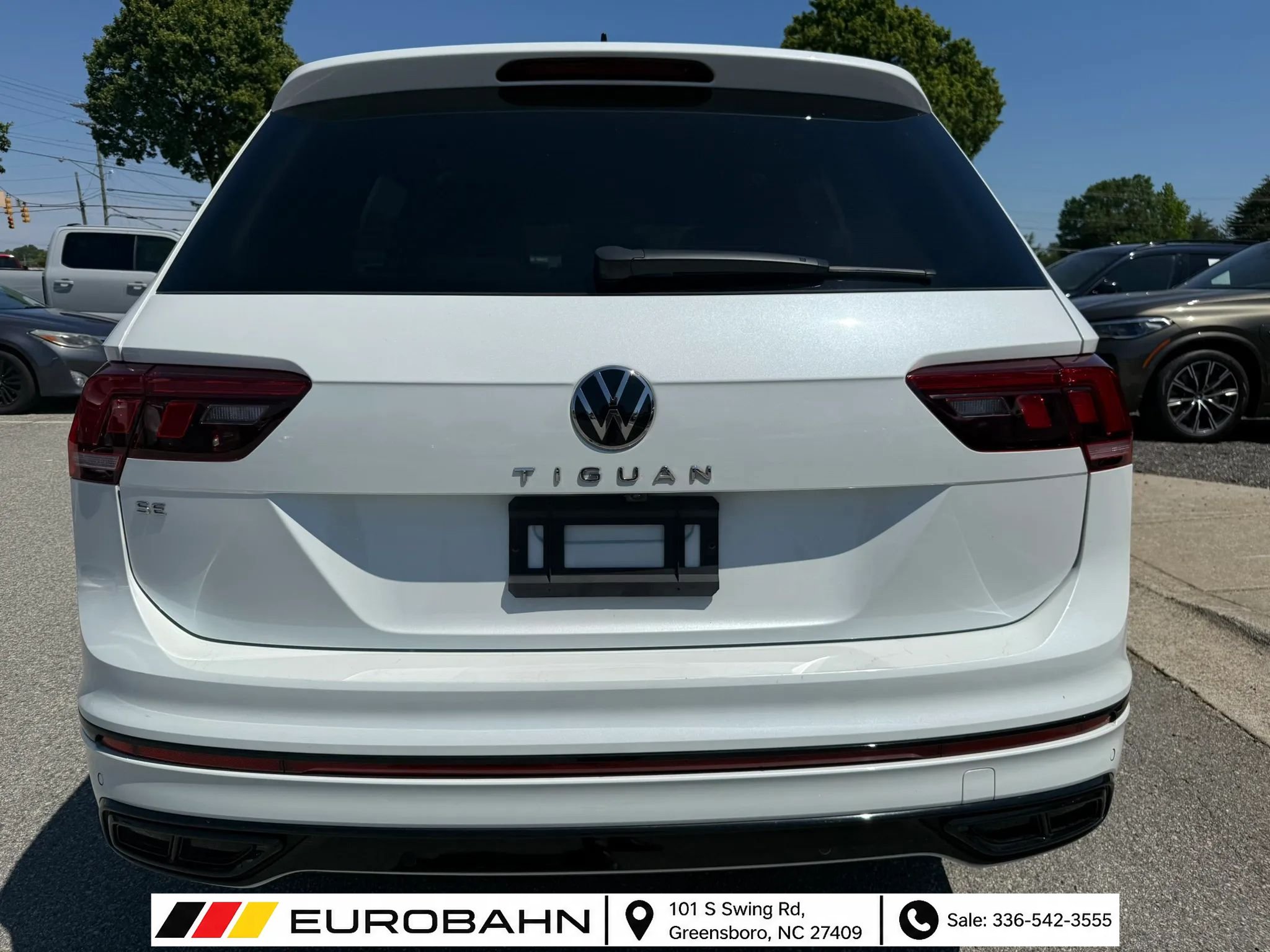 Used 2022 Volkswagen Tiguan SE R-Line FWD image 4