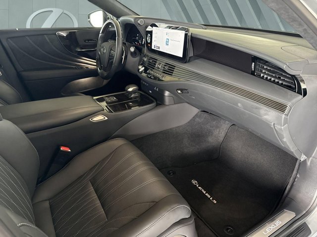 Certified 2025 Lexus LS 500 w/ Interior Upgrade Package image 28