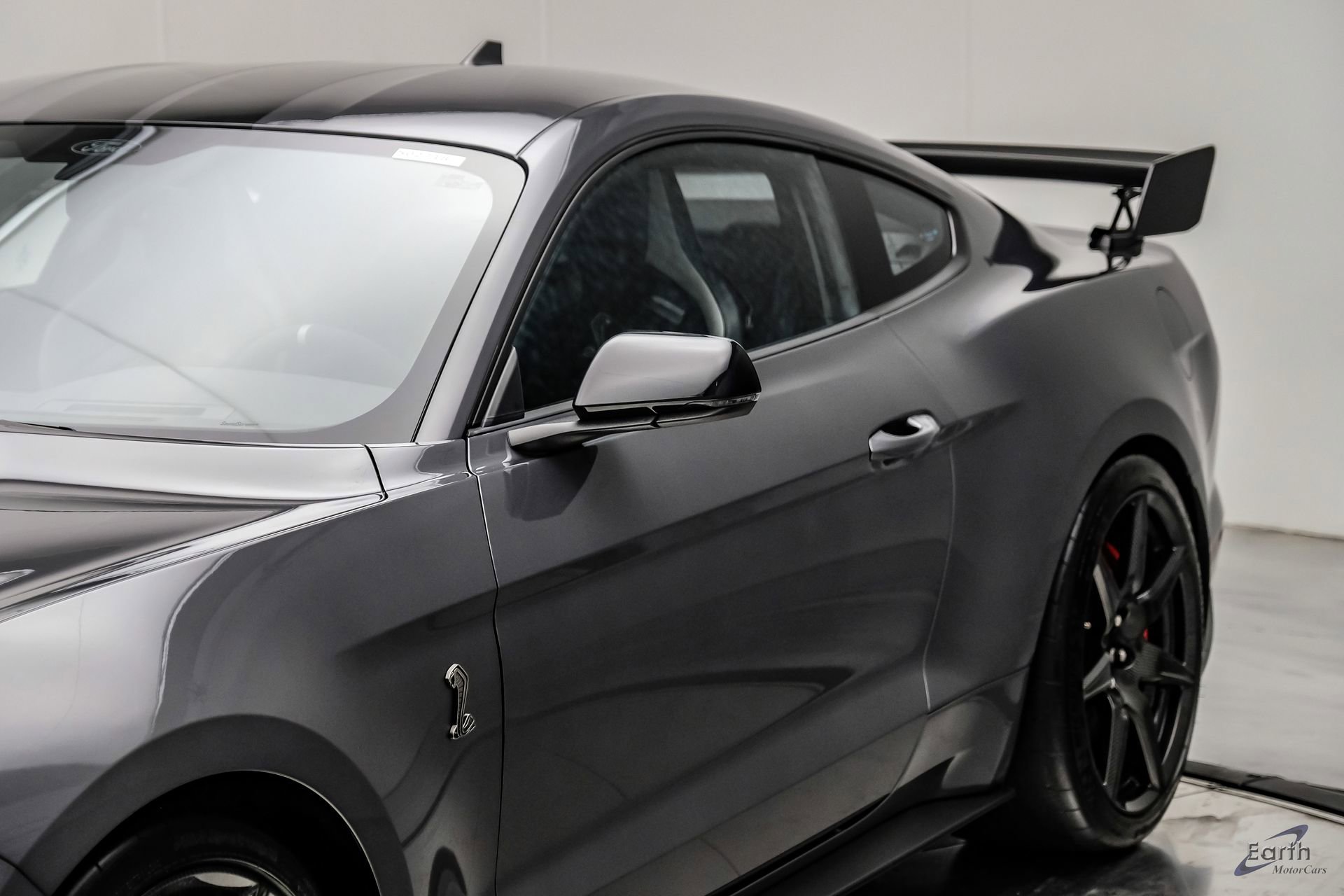 Used 2021 Ford Mustang Shelby GT500 w/ Carbon Fiber Track Pack image 29