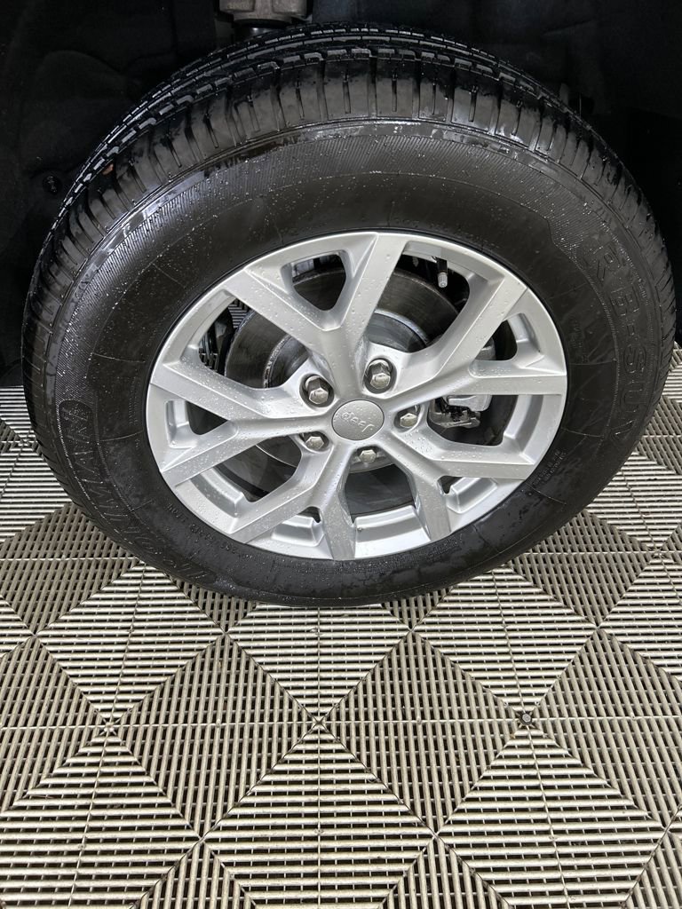 Used 2024 Jeep Grand Cherokee Limited image 10