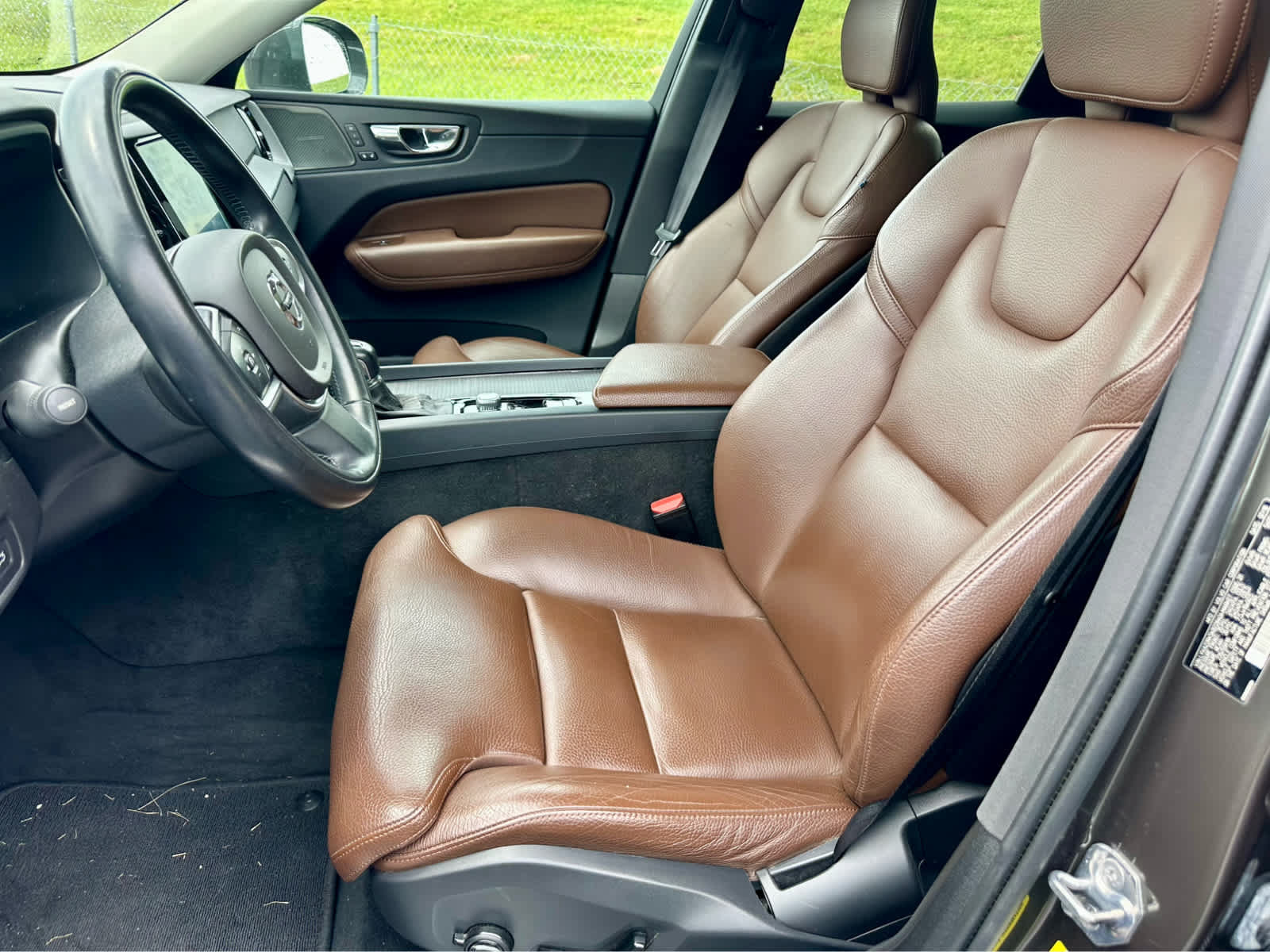 Used 2019 Volvo XC60 T6 Momentum w/ Multimedia Package AWD/4WD image 10
