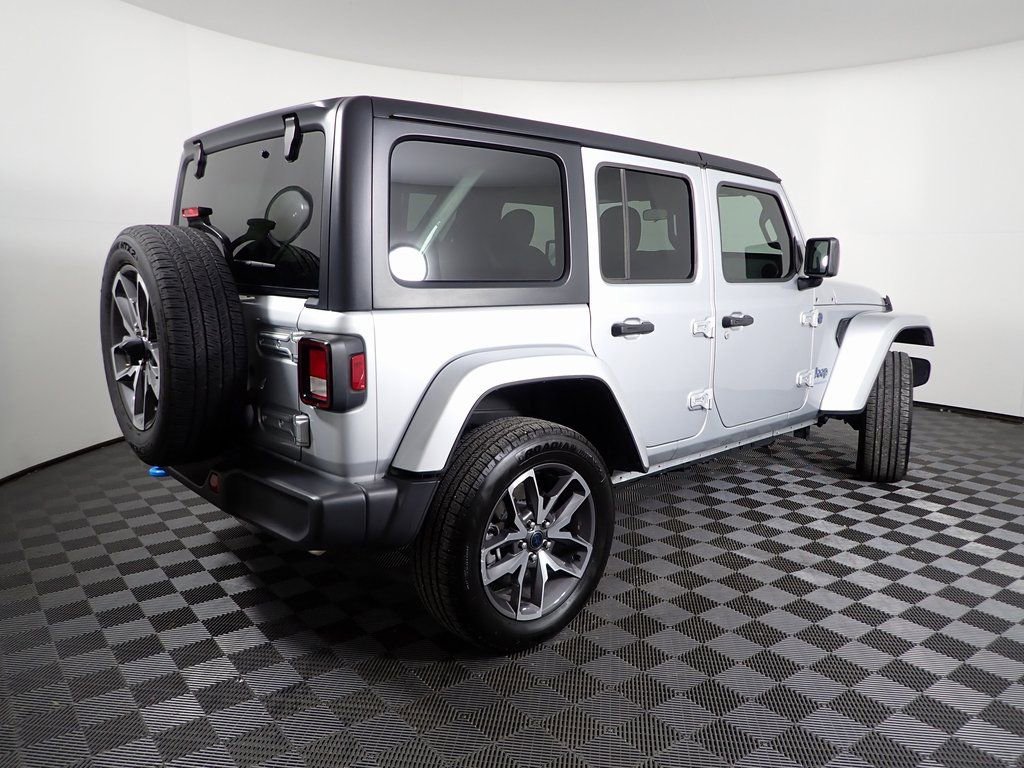 Used 2024 Jeep Wrangler Unlimited w/ Convenience Group image 16