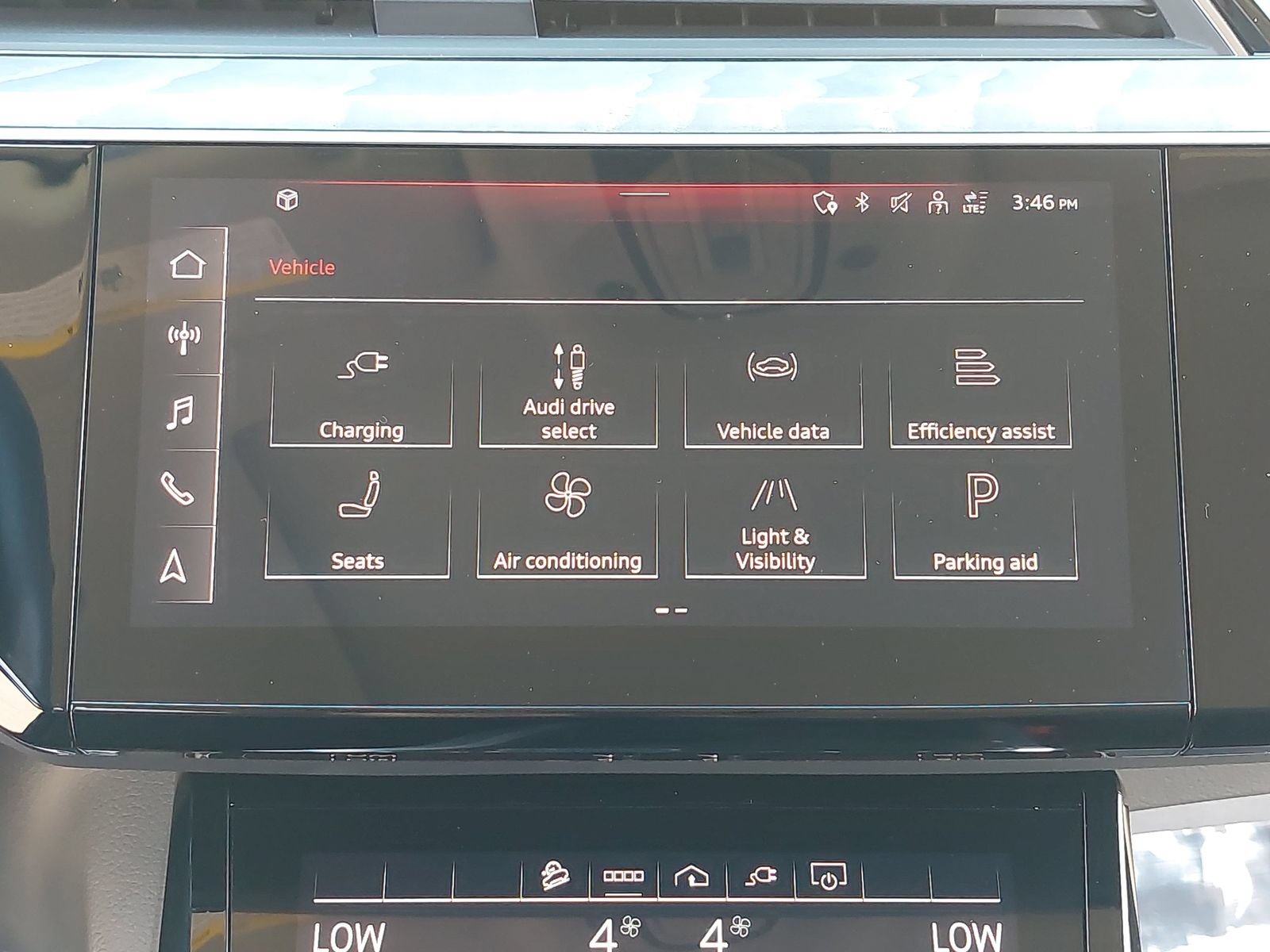 Used 2024 Audi Q8 e-tron Premium Plus AWD/4WD image 27