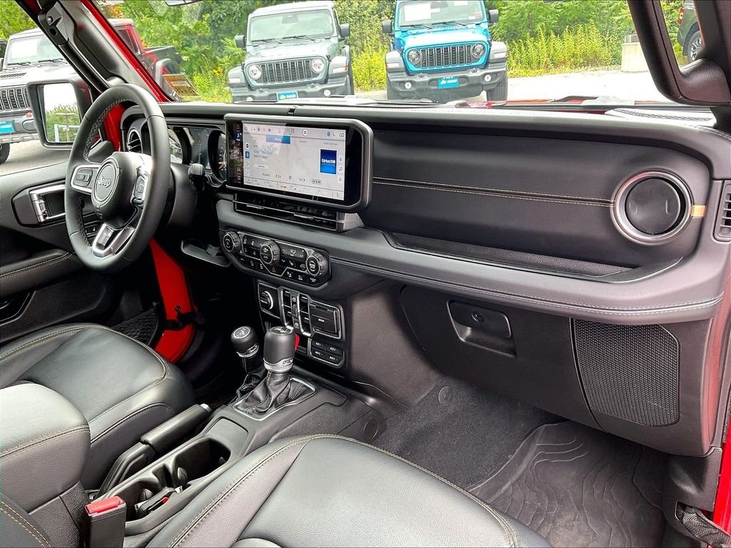 Used 2025 Jeep Wrangler Unlimited Sahara AWD/4WD image 13