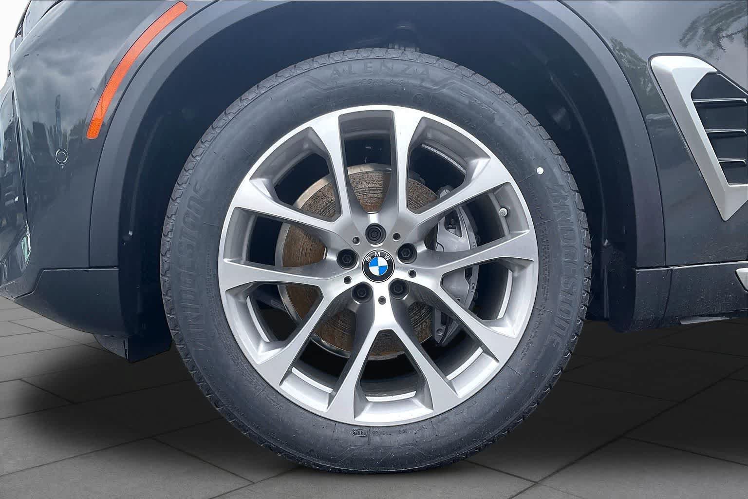Used 2026 BMW X5 xDrive40i AWD/4WD image 11