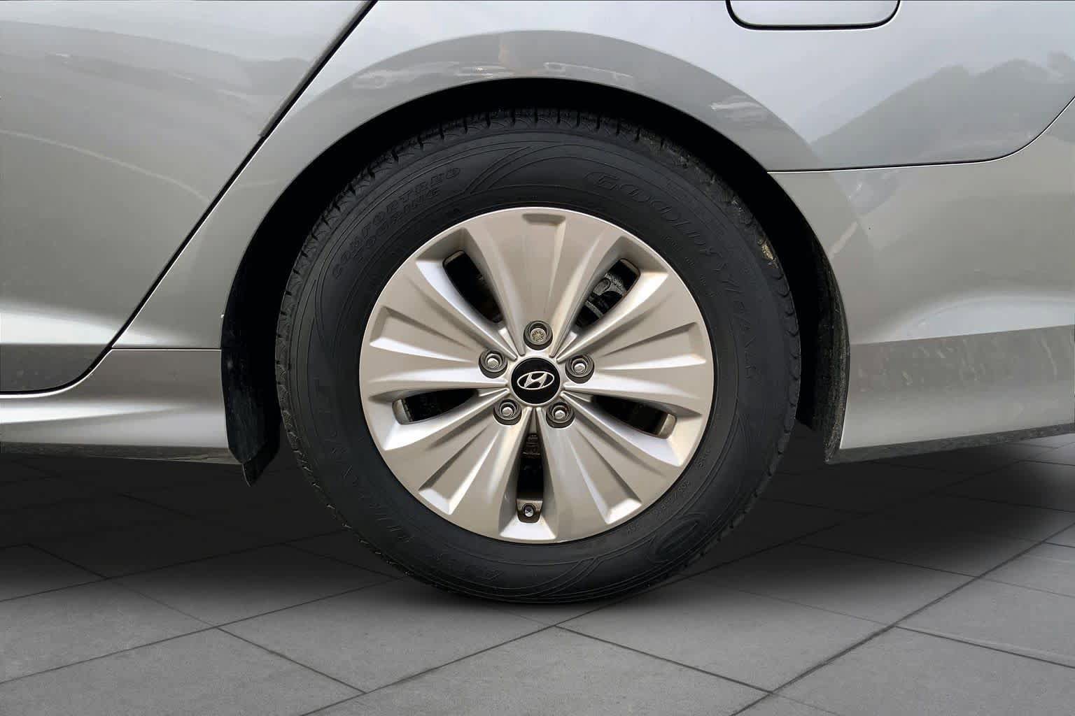 Used 2018 Hyundai Sonata SE FWD image 11