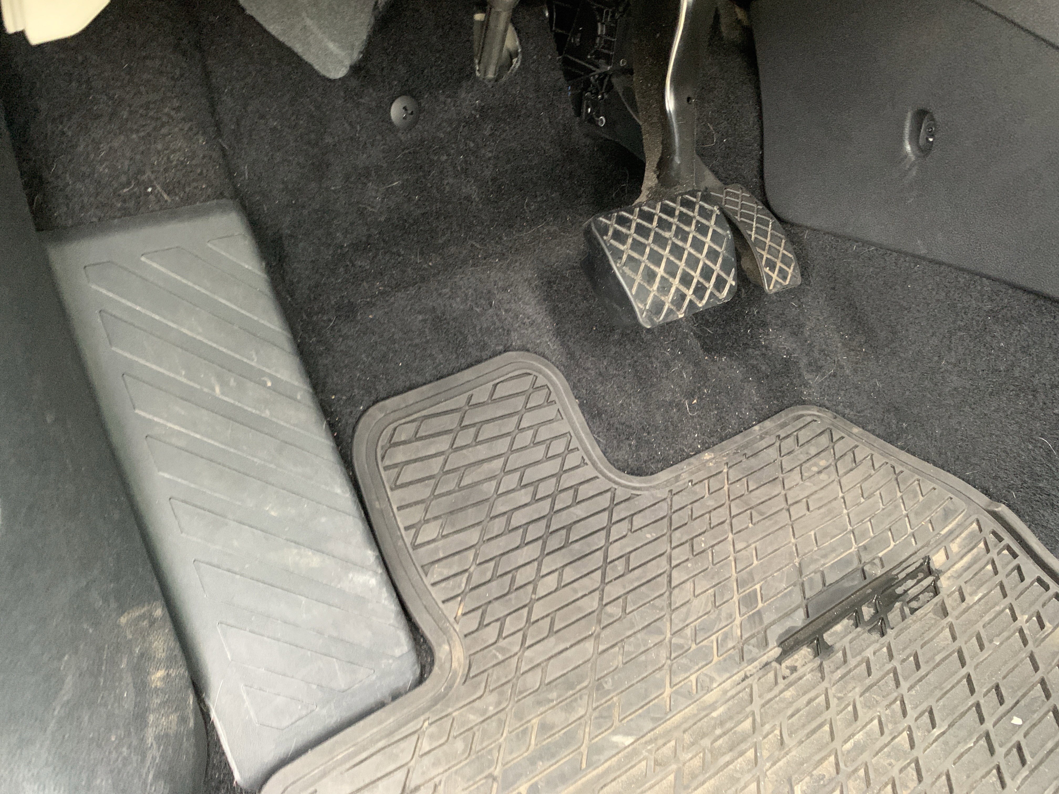 Used 2020 Volkswagen Tiguan SE w/ Panoramic Sunroof Package image 17