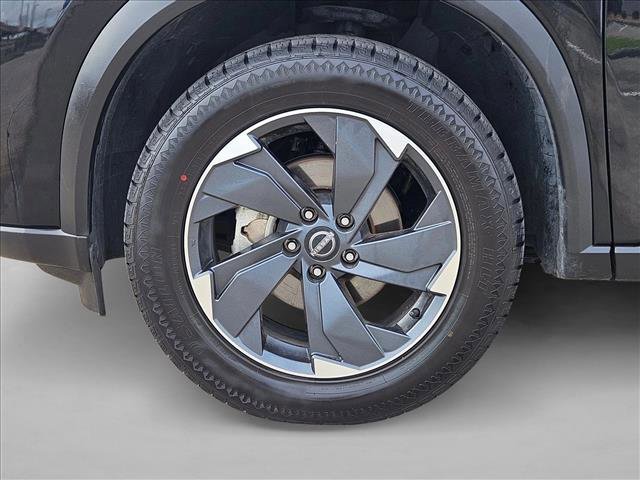 Used 2024 Nissan Rogue SV image 23