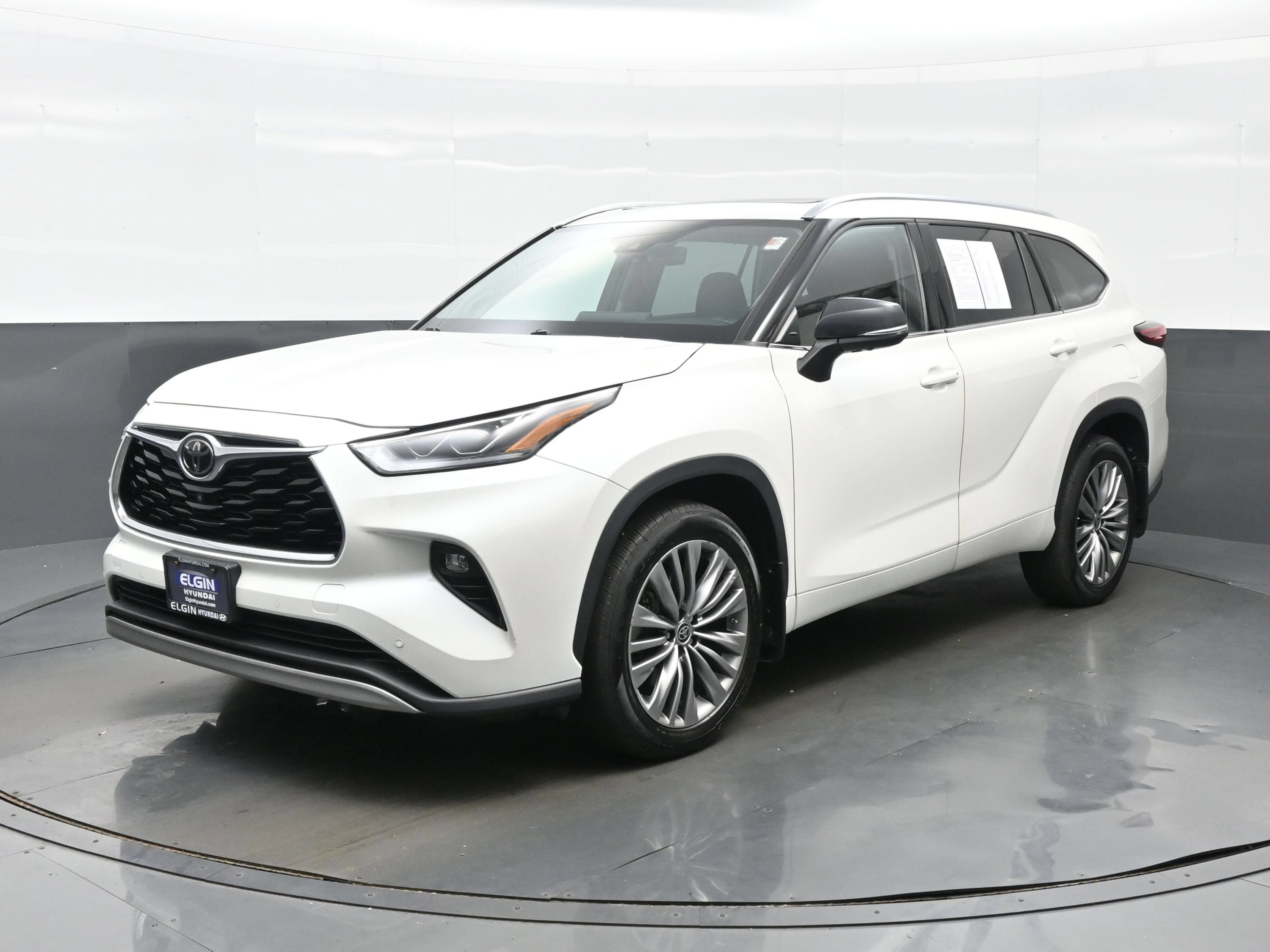 Used 2021 Toyota Highlander Platinum AWD/4WD image 2