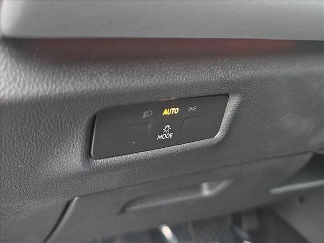 Certified 2025 Volkswagen Tiguan SE image 9