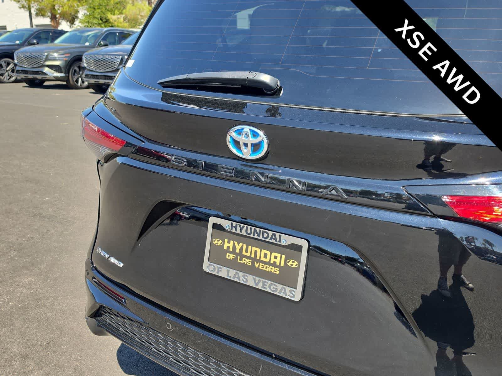 Used 2025 Toyota Sienna XSE AWD/4WD image 11
