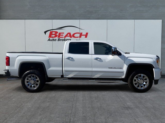Used 2016 GMC Sierra 2500 Denali w/ Duramax Plus Package AWD/4WD image 9