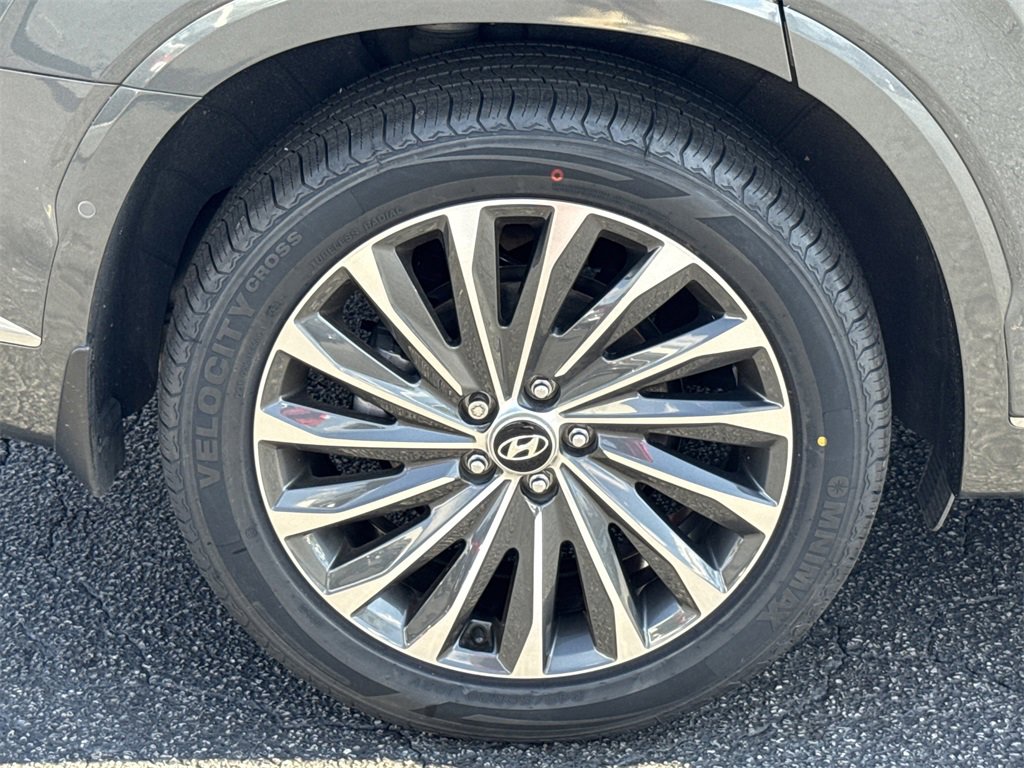 Used 2023 Hyundai Palisade Calligraphy image 17