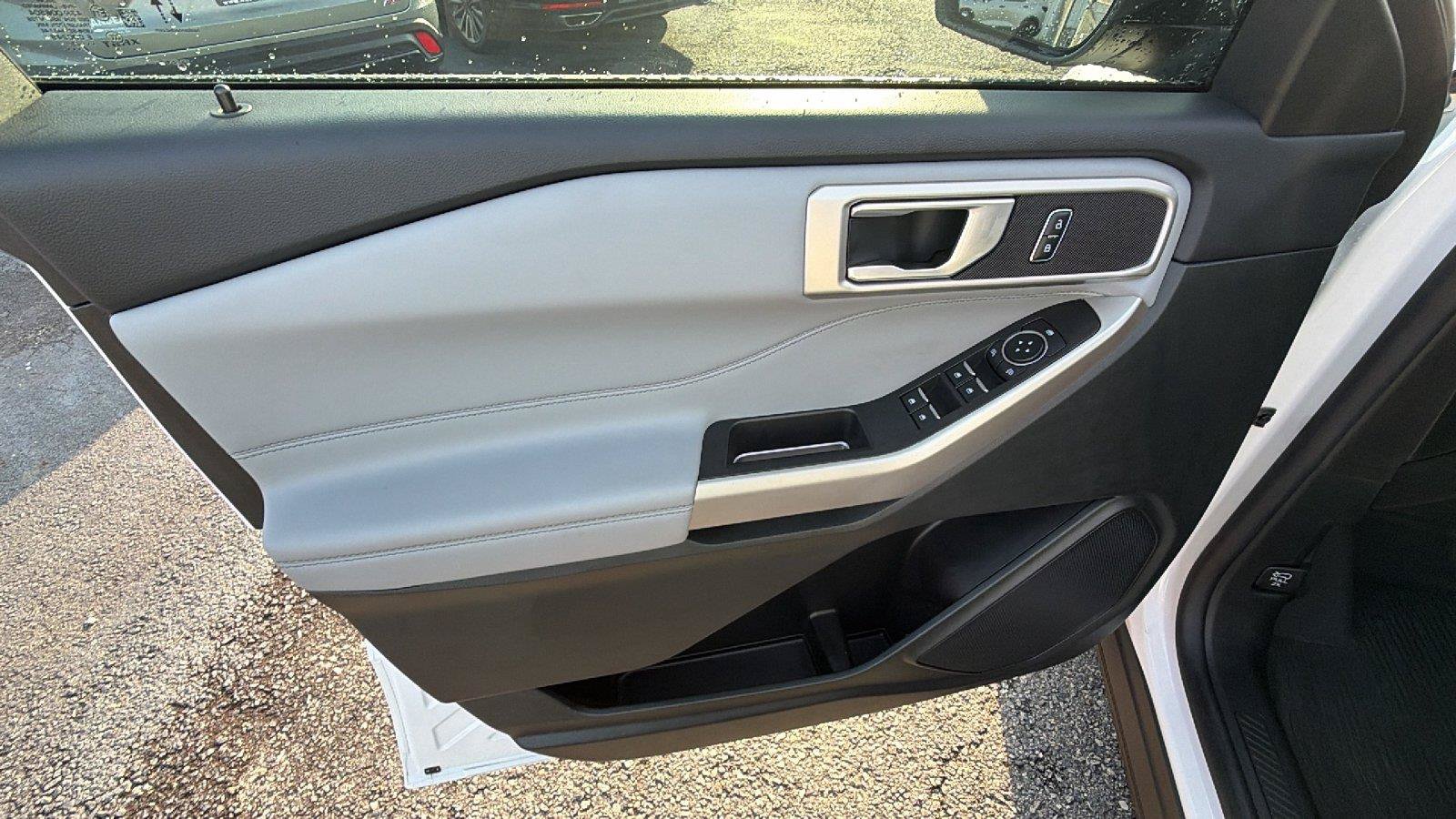 Used 2023 Ford Explorer XLT w/ Equipment Group 202A RWD image 15