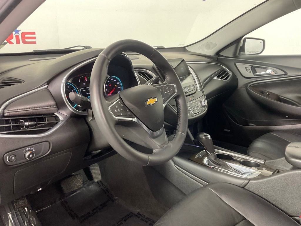 Used 2018 Chevrolet Malibu Premier w/ Premier Sun and Wheel Package FWD image 13