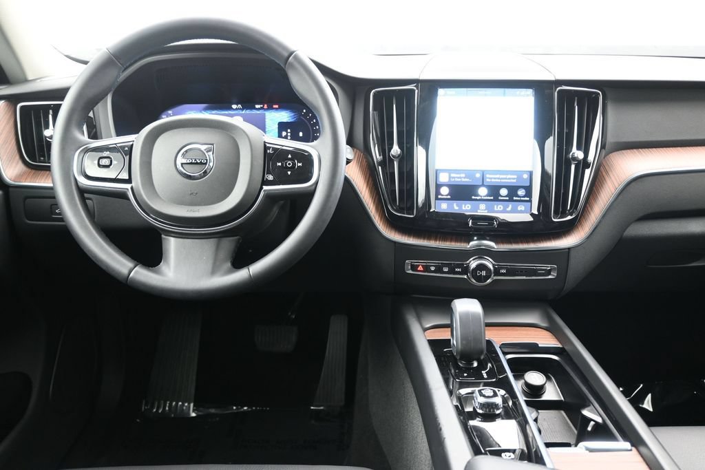 Certified 2024 Volvo XC60 B5 Plus AWD/4WD image 14