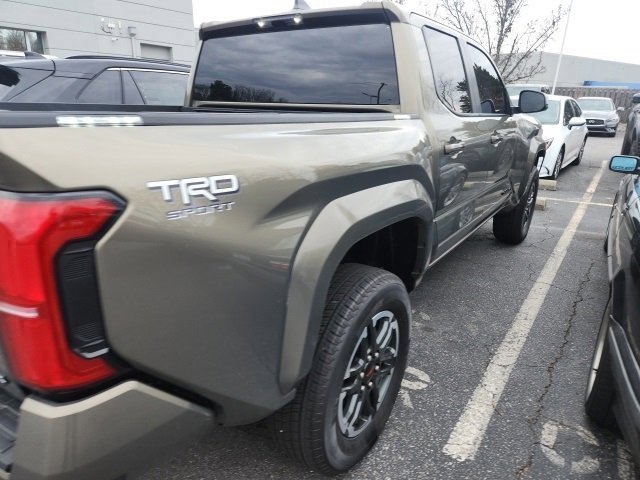Used 2025 Toyota Tacoma TRD Sport image 9