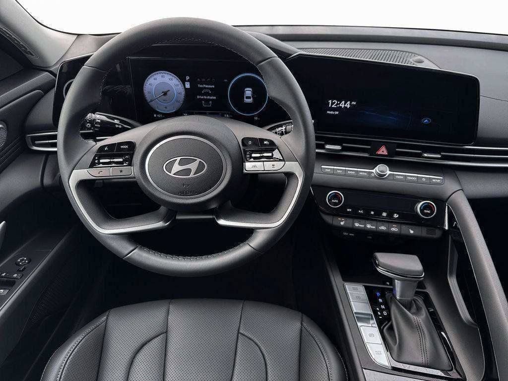 New 2026 Hyundai Elantra Limited FWD image 17