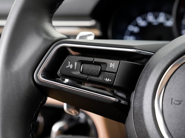 Used 2025 Porsche Macan image 13