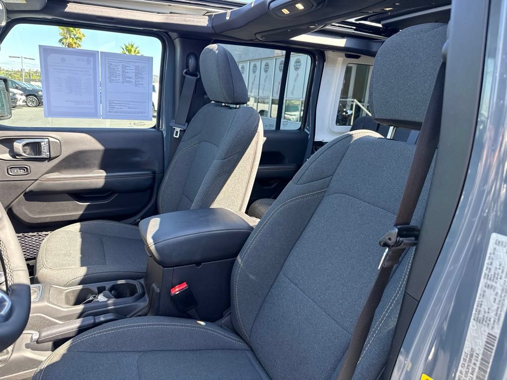 Certified 2025 Jeep Wrangler Unlimited Sahara w/ Safety Group AWD/4WD image 15
