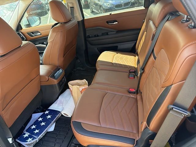 Used 2025 Nissan Pathfinder Platinum w/ Cargo Package image 9